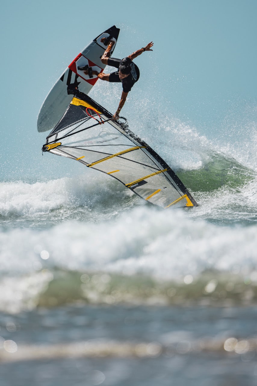 Vogue Gold Y31 action 3